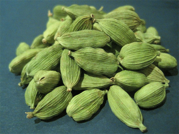 Cardamom pods and their health benefits