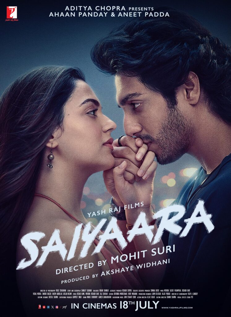 Saiyaara review फिल्म का ऑफिशियल पोस्टर जिसमें अहान पांडे और अनीत पड्डा रोमांटिक अंदाज़ में नजर आ रहे हैं।