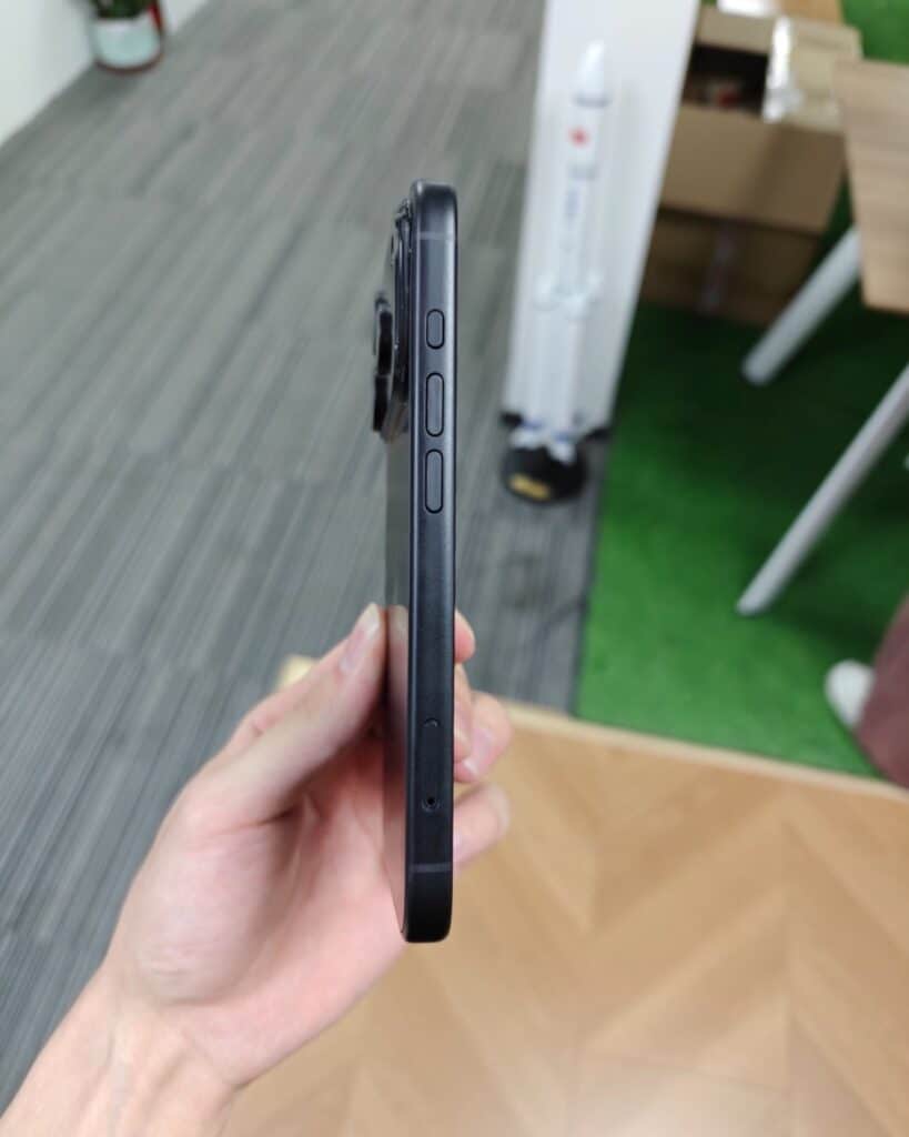 Leaked image of iPhone 17 Pro dummy unit