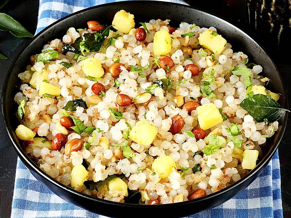 Bowl of perfectly cooked sabudana khichdi (for Vrat) with peanuts and coriander