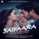 Saiyaara फिल्म का ऑफिशियल पोस्टर जिसमें अहान पांडे और अनीत पड्डा रोमांटिक अंदाज़ में नजर आ रहे हैं।